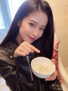 颖儿嘴巴怎么歪了，她胖的时候照片来了