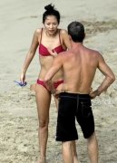 章子怡早期沙滩照片，章子怡与vivi分手原因