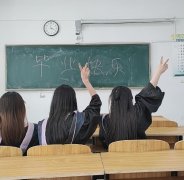 比了个耶就毕了业下一句，毕业类似文案