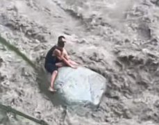 龙漕沟山洪父子怎么样了？父亲获救孩子失去了生命体征