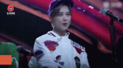 李宇春强吻华晨宇事件？实际是被强吻，华晨宇帮忙挡