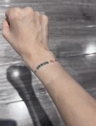 袁一琦手上的纹身写了什么？她脖子上也有纹身，图案来了！