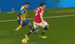 马奎尔转身之航母掉头画面，马奎尔为啥叫马航母？