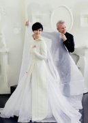 李宇春嫁78岁外国富翁婚礼现场图？“下跪求婚”画面产生误会