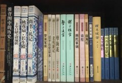 读一本恬静的书什么意思？出自百合吐槽菌的梗