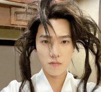 杨洋和女装大佬恋爱瓜是真的吗？杨洋女装图片