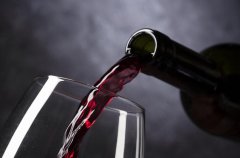 82年的拉菲为什么那么贵？那么出名