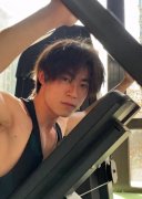 二牛万悲是什么意思？易烊千玺反义词