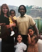 吉安卡罗·埃斯波西托身高多少，他是黑人吗？他老婆资料照片