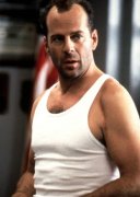 布鲁斯威利斯为什么光头？他为什么不练习肌肉