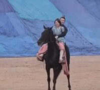 赵露思骑马是什么意思？被吓后口吐芬芳说了啥