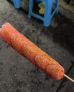 摆摊卖烤肠一天能赚多少，真能月入过万吗？