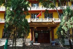 佛学院入学条件，佛学院的人可以结婚生子吗？