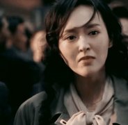 汪小姐为什么要上交珍珠耳环？她被审查是玲子举报的吗