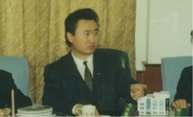 中国首富!年轻时的王健林你可知他做什么的?