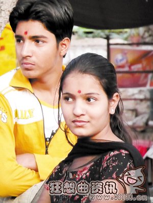 印度女人为什么要在眉间点朱砂?印度女人头上的红点有什么含义?