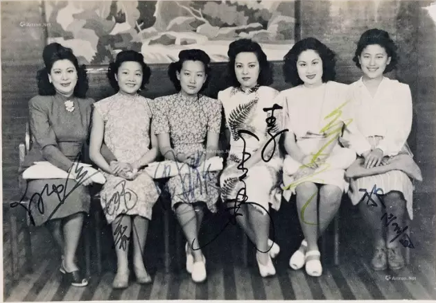 从一代名伶到汉奸，从间谍到中日友好的名片