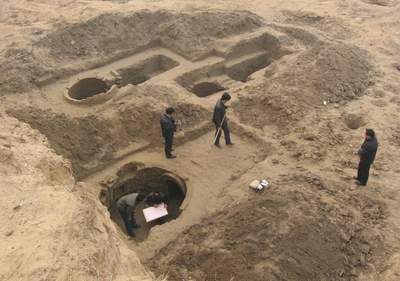 水库泄洪后露出30座古墓,古墓的特点是什么