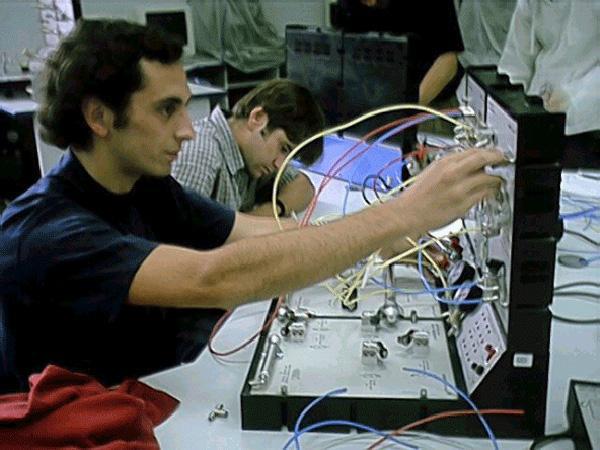 美女机器人身穿性感礼服图,揭秘机器人的发展史