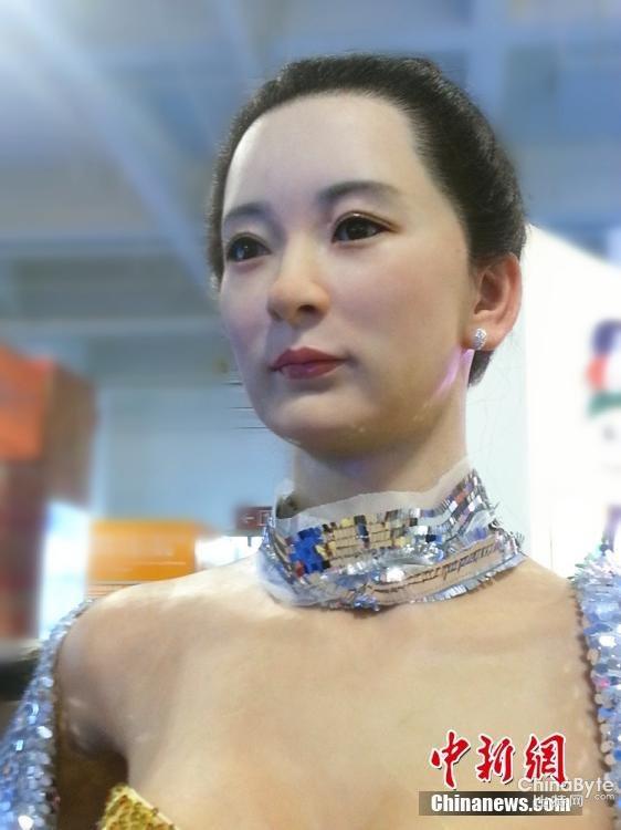 美女机器人身穿性感礼服图,揭秘机器人的发展史