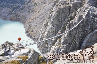 地球上最恐怖的悬崖峭壁图片,落户悬崖峭壁上的村庄