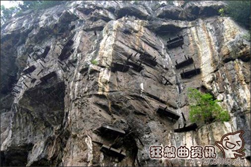 中国在悬崖峭壁上的墓穴图,墓穴风水的看法