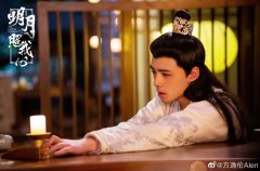 方逸伦和张艺兴很像俩人什么关系，他女朋友是谁