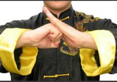 抱拳礼的正确手势图片，抱拳礼的真正含义是“五湖四海皆兄弟”