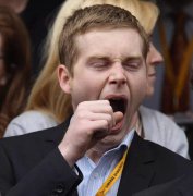 打哈欠打一半就停了是咋回事，老是想打哈欠打不彻底原因