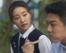 婊里婊气茶里茶气啥意思是夸人还是骂人，是贬义词吗？