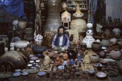 村上隆设计的作品为什么这么值钱？他本人饱受争议是怎么回事
