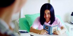张子枫笑容吓到多少人是什么梗？唐探1她笑容为什么瘆人