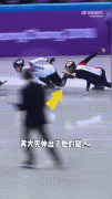 黄大宪被林孝俊拉掉裤子事件回顾，黄大宪冰刀踹脸GIF图