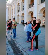 俄罗斯中年妇女街拍，俄罗斯女人生完孩子为什么变胖？