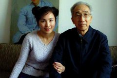 李壮平画女卖了多少钱，他女儿李勤照片