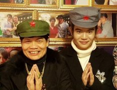 八两金叶竞生儿子照片，八两金跟老婆何颛彤很有夫妻相（图）