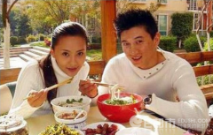 吴奇隆和前妻有孩子吗？吴奇隆和现在的妻子年龄差距多少？