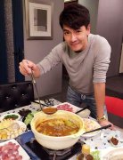 王传一的老婆周俐均照片资料，王传一颖儿吻戏照片