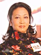 元秋年轻时候的照片，元秋和元华是什么关系？