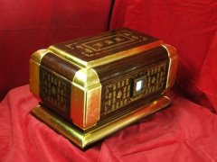 私家车拉骨灰盒禁忌，骨灰盒下葬都有哪些需要注意的风水问题？