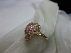 女性戴金蟾戒指的戴法，口叼金蟾戒指怎么戴好？