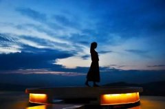 人怎么才能吸收月亮精华？吸收日月精华的时间是什么