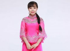 王二妮一年收入多少钱？王二妮与老公李飞离婚了是真的吗