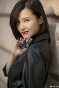 杨子姗鼻子不对称的图片，她和赵薇是什么关系师徒吗？