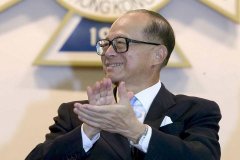 李嘉诚山根有横纹吗？山根横纹到底是好还是不好