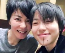 窦靖童下巴纹身是假的吗怎么没了，下巴死亡射线纹身寓意是啥？