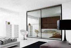 镜子对着床为什么会做噩梦，镜子对着卧室门如何化解？