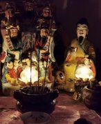 上香时左低右高啥意思，上香时中间香高好吗？