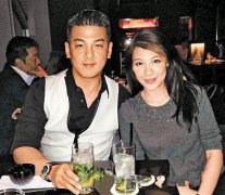 林若亚抹胸装扮照片，她跟贾静雯谁更漂亮