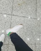 无意间踩到人屎是要倒霉吗是啥兆头，鞋子踩到人屎还能要吗？